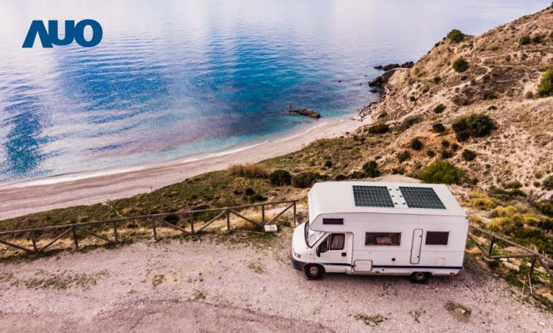 「可撓輕量化太陽光電板SunCurva」使用輕量特殊耐候型複合板取代傳統太陽能板的玻璃前板，不僅降低70%重量，每米平方僅3Kg；具有抗衝擊性能及通過電磁相容性測試，可應用於交通運輸工具，如露營車、遊艇等